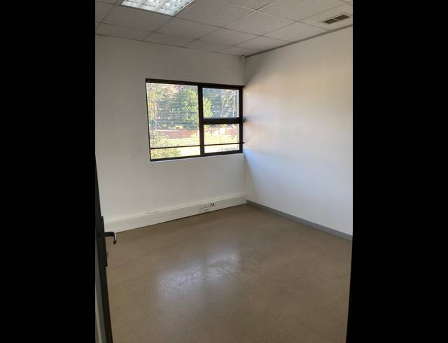 183M² OFFICE TO LET IN GILLITTS